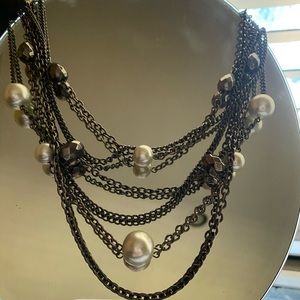 Layered pearly necklace